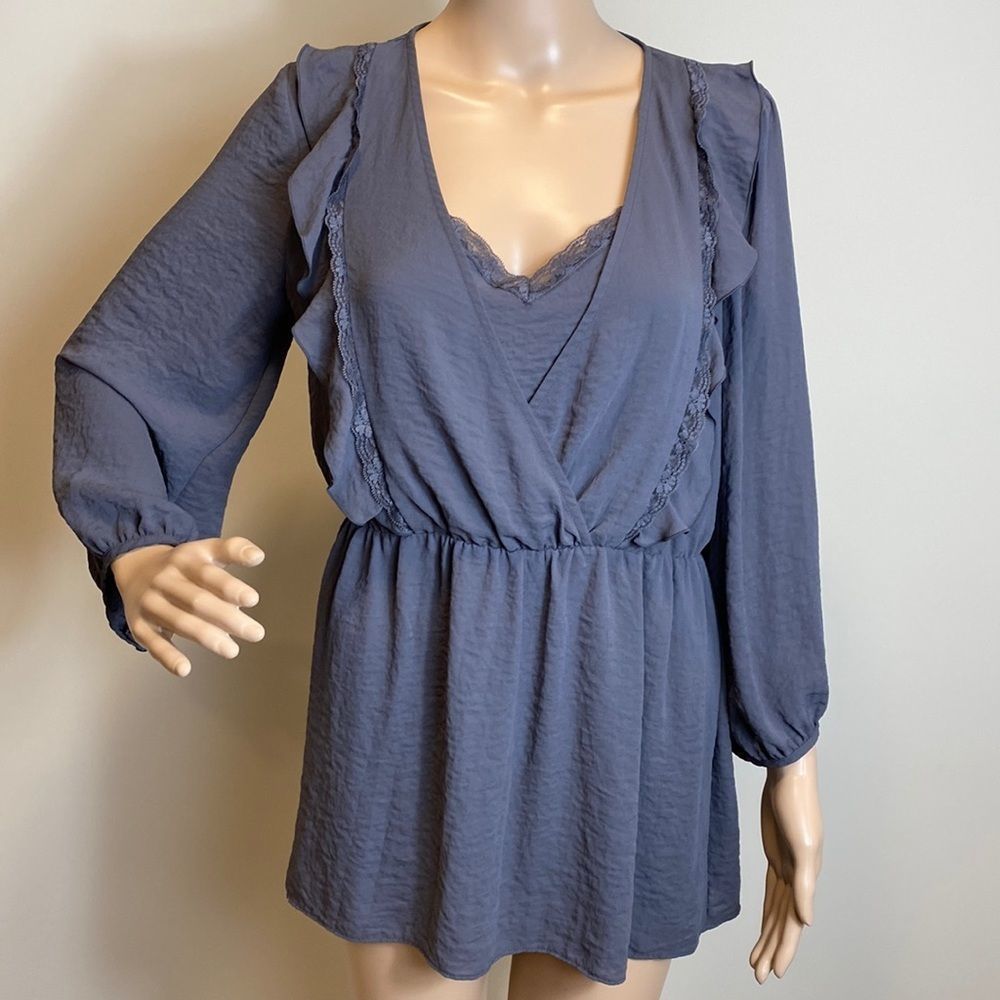 LC Lauren Conrad gray long sleeve blouse, size M. NWOT.